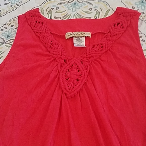 Coral color sleeveless top, size medium. Very pretty. - Picture 7 of 9